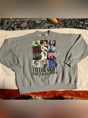 Taylor Swift Official Eras Tour Crewneck Sweatshirt, Size Large